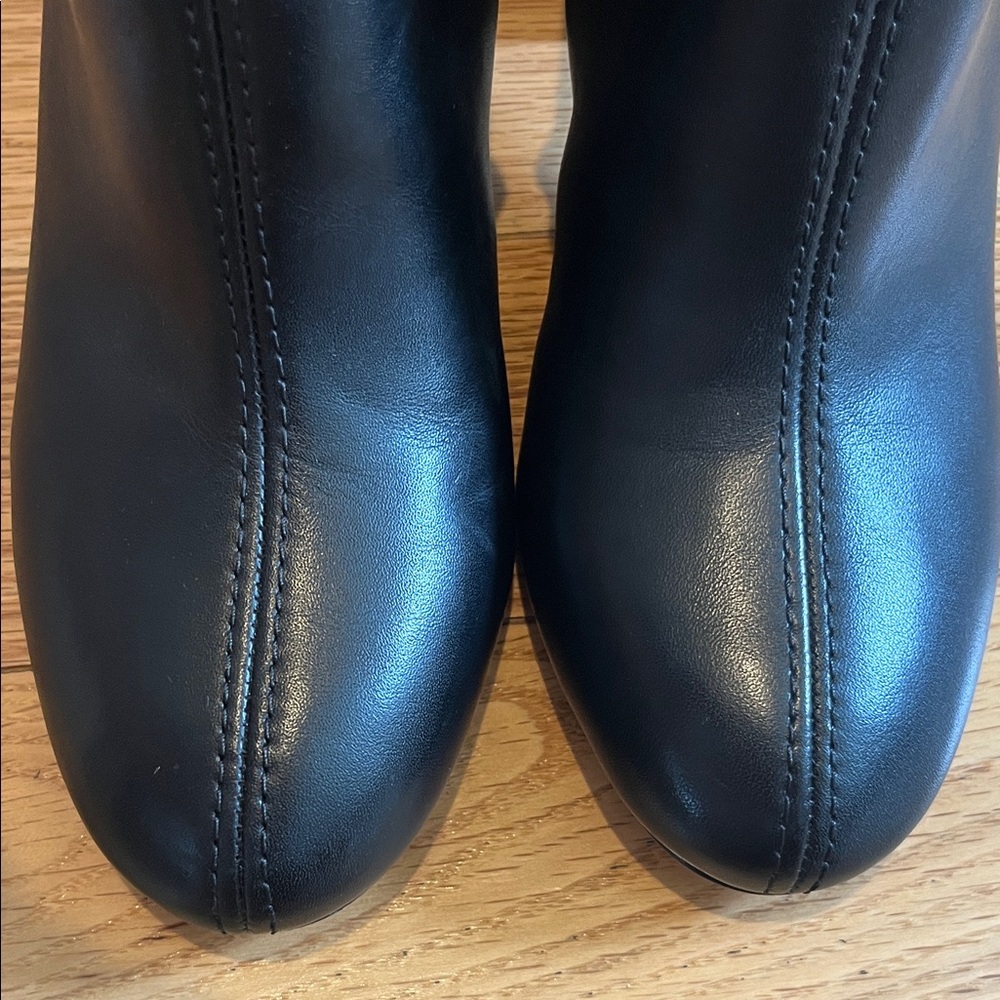 LIKE NEW Vince Terri Leather Ankle Boots - Picture 8 of 9